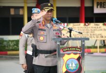 read news- Kapolresta Barelang Pimpin Sertijab Dua Kapolsek Dalam Upacara Serah Terima Jabatan yang digelar Selasa (03/1/2023) di Mapolresta Barelang, dilangsungkan serah terima jabatan dua kapolsek yaitu Kapolsek Sekupang dan Kapolsek Bengkong. Kapolresta Barelang Kombes Pol Nugroho Tri N bertindak sebagai Irup Upacara. ( foto : abyaqsa ramadan - batamtv.com)