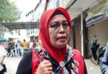 read news – Realisasi Pendapatan Tahun 2022, Kepri Duduki Peringkat Lima Kepala Badan Pendapatan Daerah Kepri Reni Yusneli, Senin (2/1/2023) mengatakan realisasi pendapatan asli lebih dari Rp206 miliar dari target. Capaian ini luar biasa berkat kerja keras semua pihak, termasuk masyarakat. Capaian ini mengantarkan Kepri sebagai Provinsi Kepri peraih peringkat kelima dalam persentase realisasi pendapatan pada 2022 yang ditetapkan Kementerian Dalam Negeri (Kemendagri). ( foto : dwi susilo - batamtv.com)