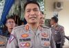 read news – Hujan Seharian, Jalan Raya ke Bandara Tergenang Banjir Guna mengantisipasi kemacetan, Direktur Ditlantas Polda Kepri, Kombes Pol Tri Yulianto menerjunkan puluhan personelnya ke jalanan ( Rabu (25/1/2023). Polisi mengatur lalu lintas dan membantu pengendara yang kendaraannya mogok. Ini respon cepat polisi sebagai bentuk pelayanan kepada masyarakat . ( foto : abyaqsa ramadan - batamtv.com)