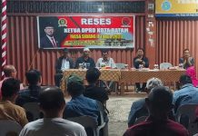 reda news – Reses Ketua DPRD Batam, Warga Bengkong Adukan Status Lahan Warga di Sei Nayon Ketua DPRD Kota Batam Nuryanto saat mendengarkan langsung aspirasi warga melalui Reses yang digelar Senin (20/2/2023). ( Foto : muhammad amin - batamtv.com)