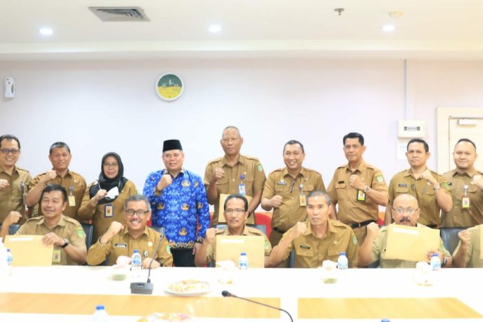 Setdako Batam Jefridin saat pelepasan ASN di Ruang Rapat Sekda Lantai 2 Kantor Walikota Batam, Senin (27/2/2023). (Foto : abyaqsa ramadan - batamtv.com)