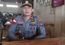 read news – Dua Remaja Bawah Umur ini Diamankan Polisi Kapolsek Sekupang, Kompol Z.A. Christopher Tamba mengatakan Unit Reskrim Polsek Sekupang telah mengamankan dua orang terduga Curanmor yang masih dibawah umur Kamis (23/2/2023). (foto : muhammad amin - batamtv.com)