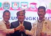 read news – Pelantikan IKABSU Kota Batam Dihadiri Gubernur Sumut Ketua Ikatan Keluarga Besar Sumatera Utara (IKABSU) Kota Batam Periode 2022 - 2027 Udin Sihaloho (kiri) disaksikan langsung oleh Gubernur Sumatera Utara Edy Rahmayadi (tengah) bersama Walikota Batam HM Rudi. (Foto : abyaqsa ramadan - batamtv.com)