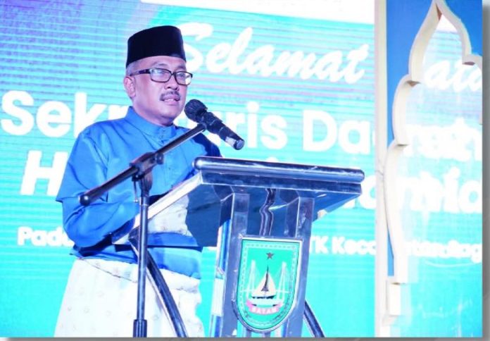 Setdako Batam Jefridin saat menghadiri Penutupan Seleksi Tilawatil Qur’an dan Hadits (STQH) IX Tingkat Kecamatan Sagulung di Masjid Darul Muttaqin Tunas Regency, Sungai Binti, Sagulung, Selasa (7/2/2023) malam. ( Foto : muhammad amin - batamtv.com )