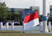read news – Upacara Rutin Tanggal 17, Kajari Batam: ASN Berperan Penting dalam Pembangunan Pengibaran bendera dalam Upacara 17 Hari Bulan di Dataran Engku Putri, Jumat (17/2/2023). Dalam upacara , Kepala Pengadilan Negeri Batam Mashuri Efendi menyebut ASN memiliki peranan yang sangat penting dalam mendukung program pembangunan Kota Batam. Sehingga diharapkan nantinya dapat memberikan dampak bagi kesejahteraan masyarakat. (Foto : abyaqsa ramadan - batamtv.com)