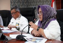 read news – Pemko Batam Lakukan Persiapan dalam Penilaian Kota Layak Anak Kepala Dinas Pemberdayaan Perempuan Batam Novi Harmadyastuti saat mendampingi Setdako Batam mempersiapkan evaluasi Kota Layak Anak. di Ruang Rapat Kantor Walikota Batam, Rabu (22/2/2023). ( Foto : abyaqsa ramadahan - batamtv.com)