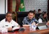 read news – Pemko Batam Segera Susun RPJMD demi Pembangunan Berkesinambungan Sekretaris Daerah (Sekda) Batam, Jefridin Hamid, dalam Rapat Koordinasi Evaluasi Hasil RKPD 2022 dan Sosialisasi Pelaksanaan Evaluasi Perencanaan Pembangunan (RPJPD 2005-2025, RPJMD 2021-2026 dan RKPD 2023), Selasa (21/2/2023) mengatakan akan melakukan penyusunan RPJPD Kota Batam untuk periode 2025-2045. ( Foto : abyaqsa ramadan - batamtv.com)