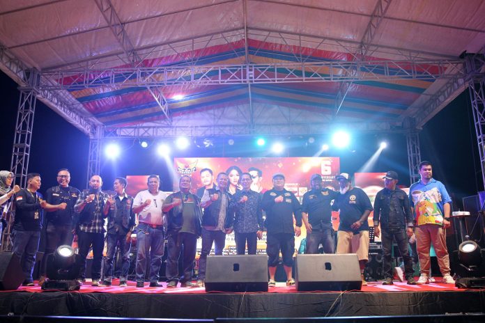 (Foto : muhammad amin - batamtv.com) Wakil Wali Kota Batam Amsakar Achmad, menghadiri 6th Anniversarry Motor Besar Club (MBC) Batam di Mall Botania 2, Sabtu (25/2/2023) malam. (Foto : muhammad amin - batamtv.com)
