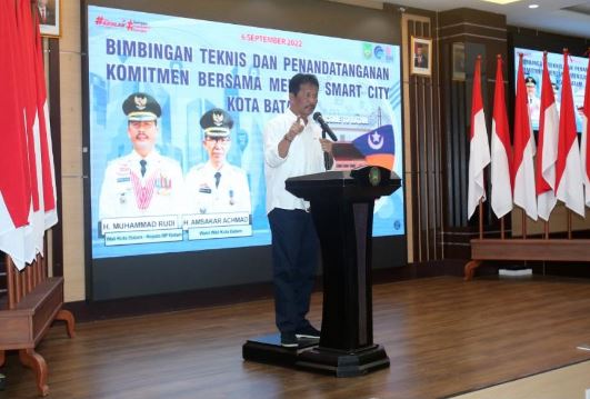 (Foto : abyaqsa ramadan - batamtv.com) Sistem Pemerintahan Berbasis Elektronik yang diterapkan Pemko Batam tak sekadar digitalisasi, namun harus terintegrasi. Walikota Batam, HM Rudi memaparkan penerapan sistem ini merupakan prestasi demi memberikan kemudahan layanan publik di Batam Rudi, Jumat (3/2/2023). Rudi menekankan, agar prestasi ini makin ditingkatkan hingga Batam terus melejit hingga menjadi kota terbaik se-Indonesia. (Foto : abyaqsa ramadan - batamtv.com)
