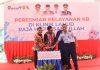 read news – Klinik Pratama Lanud RHF Siap Beri Layanan KB Pelayanan KB ini dipusatkan di Klinik Pratama Lanud RHF di Jl Brigjend Katamso KM 2 Tanjungpinang . Klinik Pratama Lanud RHF ini telah diresmikan Kepala BKKBN RI, dr. Hasto Wardoyo, Kamis (2/2/2023). Peresmian itu ditandai dengan suara sirine, pemotongan pita serta menyerahkan secara simbolis sarana pelayanan KB kepada Klinik Pratama Lanud Raja Haji Fisabilillah. (Foto : dwi susilo - batamtv.com)