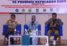 read news – Rakor Sinkronisasi dan Sinergitas Program Kegiatan pada Badan Kesbangpol se Kepri Ketua Badan Kehormatan DPRD Provinsi Kepulauan Riau, Taba Iskandar (kiri) tampil sebagai narasumber . Taba Iskandar memaparkan tentang peran Dewan Perwakilan Rakyat Daerah (DPRD) dalam pelaksanaan program kegiatan pada Badan Kesatuan Bangsa dan Politik jelang Pemilu dan Pilkada Serentak tahun 2024 mendatang. (Foto : muhammad amin - batamtv.com)