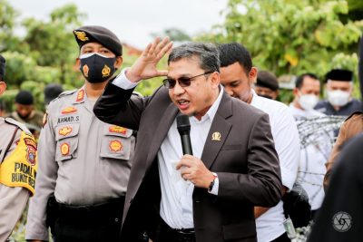 ( Foto : muhammad amin - batamtv.com) Wakil Ketua II DPRD Kepulauan Riau, Raden Hari Tjahyono (RHT) mengucapkan selamat bertugas kepada Kapolda Kepri yang baru, Irjen Pol Tabana Bangun, Raden juga mengapresiasi atensi yang serius memberantas peredaran narkoba di Kepri. RHT juga mendukung penuh upaya Irjen Pol Tabana Bangun untuk memerangi peredaran narkoba di Kepri. ( Foto : muhammad amin - batamtv.com)