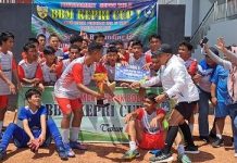 read news – Festival Sepak Bola BBM Kepri Cup 1 Dijuarai SSB Citramas Batam Festival atau turnamen sepak bola usia di bawah 15 tahun (U-15) BBM Kepri Cup 1 sukses digelar. dimana Sekolah Sepak Bola (SSB) Citramas Batam menjuarai festival sepak bola BBM Kepri Cup pertama (2023) ini. (Foto : dwi susilo - batamcom)