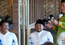 read news- Walikota Batam Temui Pengusaha Empat Negara Wali Kota Batam, Muhammad Rudi, menemui investor asal empat negara, Malaysia, Singapura, Taiwan dan Tiongkok. Total, ada 30 calon investor tersebut. Rudi pun memaparkan potensi yang ada di Batam. Pertemuan itu, difasilitasi Afiliasi Penukaran Valuta Asing (APVA) RI di Mega Mall Batam, Jumat (17/2/2023). (Foto : muhammad amin - batamtv.com)