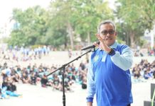 read news- Jefridin Ajak Masyarakat Rutin ikut Senam Sehat dan Berolahraga Bersama Diungkapkan Sekretaris Daerah (Sekda) Kota Batam, Jefridin Hamid mengajak masyarakat pada acara Senam Sehat Kota Batam yang dipusatkan di Dataran Engku Putri, Minggu (26/2/2023), untuk rutin berolahraga agar hidup sehat dan bugar. (Foto : abyaqsa ramadan - batamtv.com)