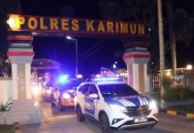 read news – Polres Karimun Gulung Kawanan Pelaku Balapan Liar Kapolres Karimun langsung menindak lanjuti dengan melaksanakan patroli skala besar dengan mengerahkan 60 personel untuk melaksanakan patroli di seluruh Karimun, Sabtu (11/2/2023) pukul 21.30 sampai dini hari. AKBP Ryky menjelaskan personel yang berpatroli adalah personil lalulintas dibantu dari personel staf Reskrim, Intel, dan Sabhara. (Foto : abdi perdana - batamtv.com)