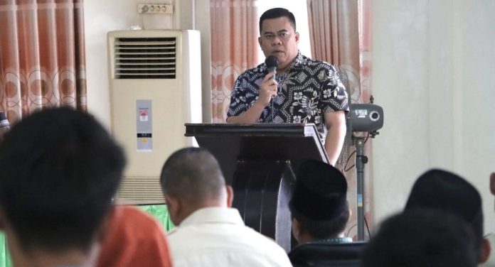 Ronny Kartika Sekda Bintan menghadiri pembukaan Musyawarah Cabang (Muscab) pertama Ikatan Alumni (Ika) Pergerakan Mahasiswa Islam Indonesia (PMII) Bintan-Tanjungpinang di Aula Kantor Kecamatan Bintan Timur, Sabtu (25/2/2023). ( Foto : dwi susilo - batamtv.com)