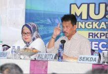 read news – Musrenbang Sagulung, Inilah Beberapa Rencana Program Kerja 2024 Walikota Batam HM Rudi saat saat musrenbang Kecamatan Sagulung di OS Style Hotel Sagulung, Kamis (9/2/2023) malam. Terkait usulan nanti akan dibahas pada forum musyawarah rencana kerja dan pembangunan daerah (RKPD) tingkat Kota Batam dalam waktu dekat. (Foto : abyaqsa ramadan - batamtv.com )