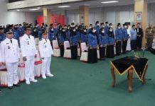 read news -Sejumlah CPNS Dilantik, Rahma: Segera Menyesuaikan Tupoksi Wali Kota Tanjungpinang Hj Rahma SIP MM saat melantik 36 pejabat administrasi dan fungsional, sekaligus pengangkatan Pegawai Negeri Sipil di lingkungan Pemerintah Kota Tanjungpinang, Senin (13/2/2023). Pelantikan dan pengambilan sumpah jabatan 36 pejabat eselon III dan IV serta pengangkatan PNS tersebut dilaksanakan di Aula Sultan Sulaiman Badrul Alamsyah, Kantor Wali Kota Tanjungpinang, Senggarang. ( Foto : dwi susilo - batamtv.com)