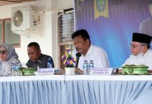 read news – Warga Galang Gembira Pemko Batam Bangun Jerambah Walikota Batam HM Rudi (tengah) dalam kegiatan Musyawarah Rencana Pembangunan (Musrenbang) Tingkat Kecamatan Galang yang berlangsung di Halaman Kantor Camat tersebut, Selasa (7/2/2023) . Warga disana mengaku sangat terbantu pembangunan jerambah oleh Pemko Batam. ( Foto : muhammad amin - batamtv.com)