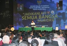 read news – HM Rudi Ajak Umat Beragama Jaga Keamanan dan Kenyamanan Batam Wali Kota Batam Haji Muhammad Rudi saat menghadiri pembukaan Sidang Majelis Daerah Gereja Bethel Indonesia (GBI) Kepulauan Riau di YZ Campus GBI Tabgha, Centre Park, Batam Center, Rabu (22/2/2023). Dia pun memanfaatkan kesempatan itu untuk mengajak para pendeta meningkatkan pemahaman dan pengamalan agama jemaatnya agar daerah ini senantiasa damai dan rukun. (Foto : abyaqsa ramadan - batamtv.com)