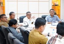 read news – Pramuka Penggalang Bakal Berlomba di Batam 10 – 12 Februari Sekretaris Daerah (Sekda) Batam, sekaligus Ketua Kwartir Cabang Gerakan Pramuka Kota Batam, Jefridin Hamid saat memimpin jalannya Rapat finalisasi pelaksanaan Lomba Tingkat Regu Pramuka Penggalang Tiga (LT- III) Kwarcab Batam Tahun 2023, di Kantor Wali Kota Batam, Selasa (7/2/2023). ( Foto : abyaqsa ramadan - batamtv.com)_