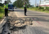 read news – Seperti ini Parahnya Kerusakan Jalan S Parman Seibeduk Inilah salah satu titik di ruas Jalan S Parman yang mengalami kerusakan parah. (Foto : abyaqsa ramadan - batamtv.com)