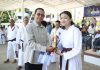 read news – Institut Karate Nasional (Inkanas) Batam Gelar Latgab Wakil Wali Kota Batam Amsakar Achmad (kiri) melihat langsung latihan gabungan yang ditaja Institut Karate Nasional (Inkanas) Batam di Dataran Engkuputri Batam, Minggu (12/3/2023) pagi. (Foto : muhammad amin - batamtv.com)