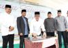 read news – Setdako Batam Hadiri Wisuda Tahfiz Perdana dan Peresmian Pondok Daarul Hikam Batam Sekretaris Daerah (Sekda) Batam, Jefridin Hamid (tengah kemeja putih) saat menghadiri Wisuda Tahfiz Perdana dan Peresmian Pondok Daarul Hikam Batam di Sekupang, Sabtu (4/3/2023). (Foto : muhammad amin - batamtv.com)