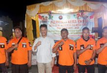 read news- HM Rudi Hadiri Pelantikan RW 043 Botania Garden Wali Kota Batam Haji Muhammad Rudi menghadiri pelantikan Ketua RW 043 beserta sejumlah RT di Perumahan Botania Garden Batam Center, Sabtu (11/3/2023) malam. ( Foto : muhammad amin - batamtv.com)