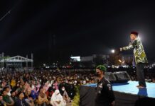 read news – Ustad Abdul Somad Beri Ceramah di SP Plaza Sagulung Ustad Abdul Somad (UAS di panggung) saat menyampaikan ceramah di SP Plaza Sagulung, Kamis (16/3/2023) (Foto : muhammad amin - batamtv.com)