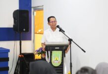 read news – Amsakar Achmad: Tim Pendamping Berperan Penting Tekan Stunting Wakil Walikota Batam, Amsakar Achmad , saat membuka Orientasi Pelatihan Teknis bagi Tim Pendampingan Keluarga berlangsung di Aula Kantor Camat Bengkong, Senin (20/3/2023) siang. (Foto : muhammad amin - batamtv.com)