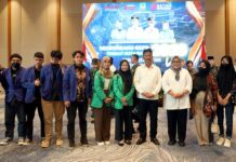 read news – FAKB Ikuti Jalannya Musrenbang Tingkat Kota Batam Forum Anak Kota Batam (FAKB) saat ikut sebagai peserta Musyawarah Rencana Pembangunan (Musrenbang) Rencana Kerja Perangkat Daerah (RKPD) Tahun 2023 di Hotel Radison bersama Walikota Batam, HM Rudi (tengah, kemeja putih) , Senin (20/3/2023). (Foto : muhammad amin - batamtv.com)