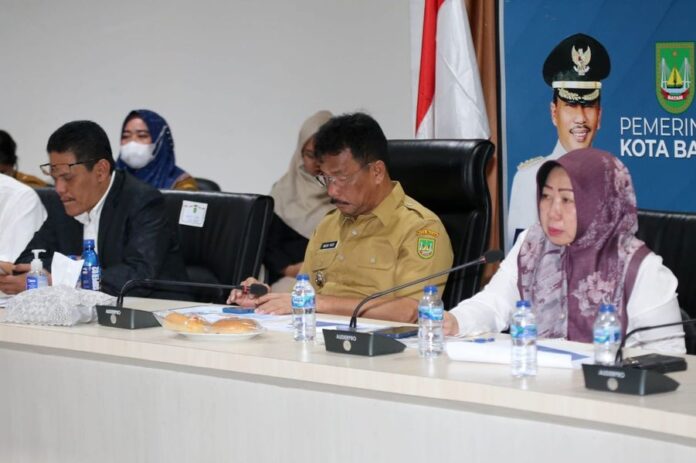 Walikota Batam, HM Rudi saat ikuti rakor dengan KPK RI terkait pencegahan dan pemberantasan korupsi. (Foto : abyaqa ramaran - batamtv.com)