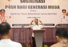 read news – Amsakar Achmad: Anak Muda Harus Kuat Lawan Narkoba Wakil Walikota Batam, Amsakar Achmad saat menjadi pembiaca utama dalam acara sosialisasi pencegahan narkoba di kalangan pemuda Selasa (21/3/2023) (Foto : muhammad amin - batamtv.com)