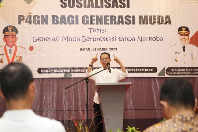 Wakil Walikota Batam, Amsakar Achmad saat menjadi pembiaca utama dalam acara sosialisasi pencegahan narkoba di kalangan pemuda Selasa (21/3/2023) (Foto : muhammad amin - batamtv.com)