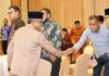 read news – Pererat Persatuan dan Kesatuan, Bakesbangpol Kota Batam Gelar Dialog Kerukunan Sekretaris Daerah Kota Batam Jefridin, M. Pd saat membuka acara Dialog Kerukunan, Jumat (24/3/2023) di Swiss Bell Hotel. Dialog kerukunan bertujuan sebagai perekat persatuan dan kesatuan di Kota Batam. (Foto : abyaqsa ramadan - batamtv.com)