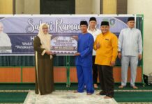read news- Safari Shalat Tasbih Wagub Kepri: Ajak Makmurkan Masjid Bersama Wagub Marlin di Masjid Nurul Abidin, Perumahan Citra Batam, Sabtu (25/3) pagi usai melaksanakan salat Tasbih berjamaah. (Foto : muhammad amin - batamtv.com)