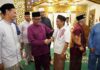 read news – Jefridin Ajak Warga Batam Manfaatkan Pembangunan Setdako Batam Jefridin (baju ungu) melaksanakan Salat Isya dan Tarawih berjamaah di Masjid Baitul Falah, Batuaji, Selasa (28/3/2023). (Foto : muhammad amin - batamtv.com)
