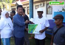 read news – Serahkan 256 Kartu BPJS Ketenagakerjaan, Kepala BP Batam Peduli Kesejahteraan Nelayan Galang