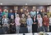 read news – Panitia Perancang Undang-Undang DPD RI Diskusi Bersama Gubernur Kepri Panitia Perancang Undang-Undang (PPUU) DPD RI di Kantor Graha Kepri, Batam Centre, Kamis (30/3). Tim dipimpin langsung Ketua Rombongan Dedi Iskandar Batu Bara (bertanjak) berfoto bersama Gubernur Kepri Ansar Ahmad. (Foto : abyaqsa ramadan)