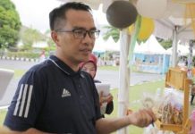 read news – Kendalikan Inflasi, Wahyu Wahyudin: Ibu Rumah Tangga Bisa Berkebun Ketua Komisi 2 Wahyu Wahyudin meminta kepada Pemko Tanjungpinang untuk memberikan bantuan bibit dan peralatan seperti polybag dan dan pipa PVC untuk hidroponik, Rabu (8/3/2023) . (Foto : dwi susilo - batamtv.com)