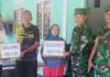read news-Korban Angin Puting Beliung di Desa Parit Terima Bantuan Danramil 01/ Balai Kapten Inf Parianto (kedua dari kanan) mewakili Dandim 0317/TBK menyerahkan bantuan Rabu (8/3/2022) sebagai bentuk kepedulian Kodim 0317/TBK terhadap masyarakat yang terdampak musibah yang ada di wilayah jajaran Kodim 0317/ TBK. (Foto : abdi perdana-batamtv.com)