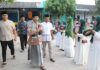 read news – Amsakar Sua dengan Jamaah Tiban Harapan Indah Sekupang Kehadiran Wawako Batam Amsakar Achmad saat hadir di acara buka puasa bersama di Masjid Ar Rahman Perumahan Tiban Harapan Indah. (Foto : abyaqsa ramadan - batamtv.com)