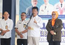read news – Penyerahan Insentif RT RW, HM Rudi: Pembangunan Infrastruktur Percepat Ekonomi Walikota Batam HM Rudi saat bersua dengan RT RW se Kecamatan Sagulung. (Foto : abyaqsa ramadan - batamtv.com)