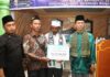 read news – Amsakar Ikuti Safari Ramadan di Masjid Al Muhajirin Nongsa Wakil Walikota Batam Amsakar Achmad menghadiri Safari Ramadan dan silaturahmi dengan masyarakat di Masjid Al Muhajirin, Kelurahan Sambau, Kecamatan Nongsa, Kamis (6/4/2023). (Foto : muhammad amin - batamtv.com)