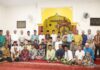 read news – Amsakar Achmad Ajak Umat Bersyukur Dianugerahi Al Quran Wakil Walikota Batam , Amsakar Achmad saat peringatan Nuzulul Quran di Kavling Bida Kabil Blok Kembang Sari RT 02 RW 18 bersama jamaah Masjid Al Muttaqin Jumat (7/4/2023) malam. (Foto : muhammad amin - batamtv.com)