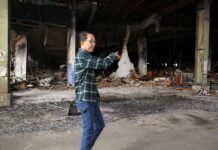 read news – Amsakar Achmad Dengarkan Keluh Kesah Korban Kebakaran Mall Botania