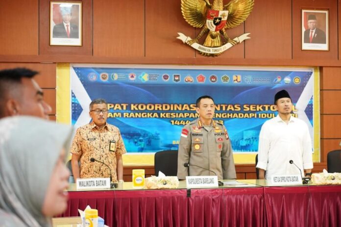 Sekretaris Daerah Kota Batam Jefridin  menghadiri Rapat Koordinasi (Rakor) Lintas Sektoral dalam Rangka Menghadapi Idul Fitri 1444 H/2023 M, Kamis (6/04/2023) di Lantai 3 Gedung Polresta Barelang. (Foto : muhammad amin - batamtv.com)
