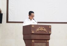 read news – Inilah Jawaban Walikota Batam atas Pemandangan Umum Fraksi soal Ranperda Pajak dan Retribusi Daerah Wakil Wali Kota Batam, Amsakar Achmad pada Rapat Paripurna ke-11 Masa Persidangan II Tahun Sidang 2023 di Gedung DPRD Kota Batam, Rabu (12/4/2023). (Foto : abyaqsa ramadan - batamtv.com)